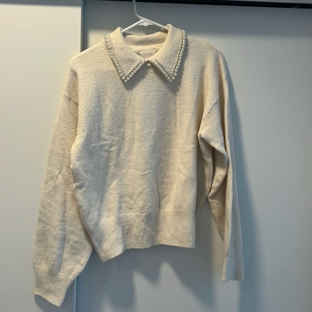 Pearl detailed white sweater